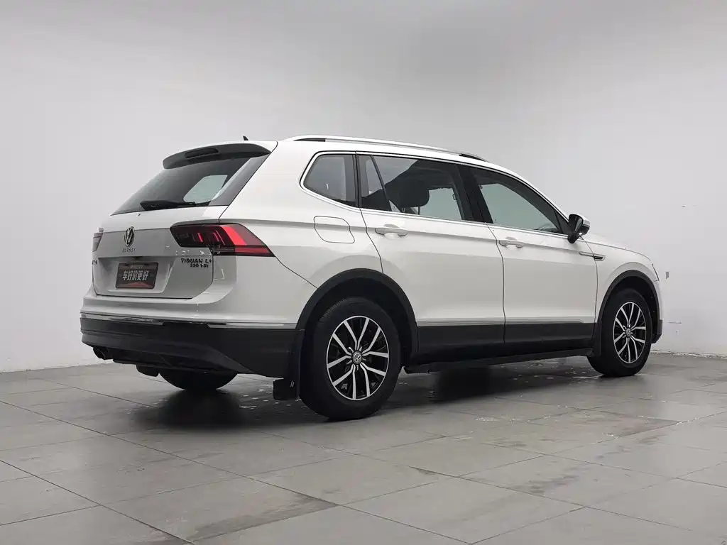 Volkswagen Tiguan L — миниатюра 2