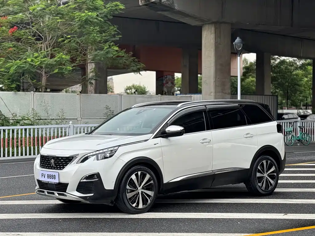 Peugeot 5008 2019 380THP 7 мест Luxury GT