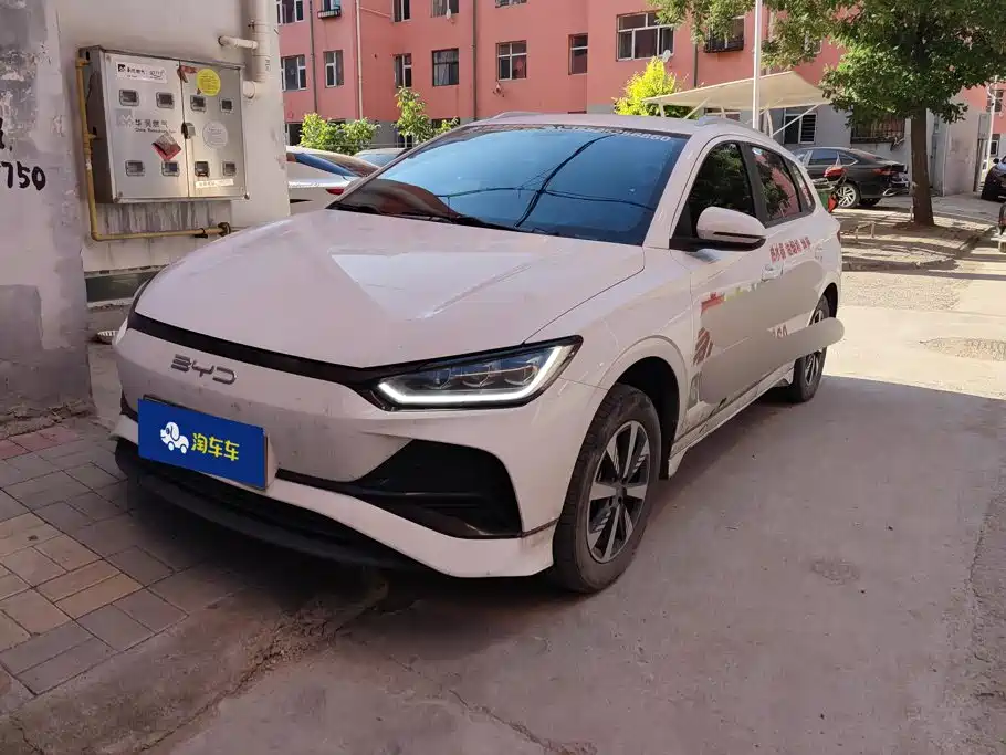 BYD E2