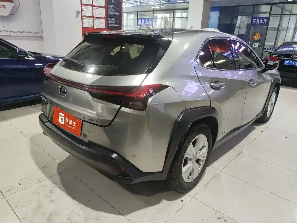 Lexus UX — миниатюра 3