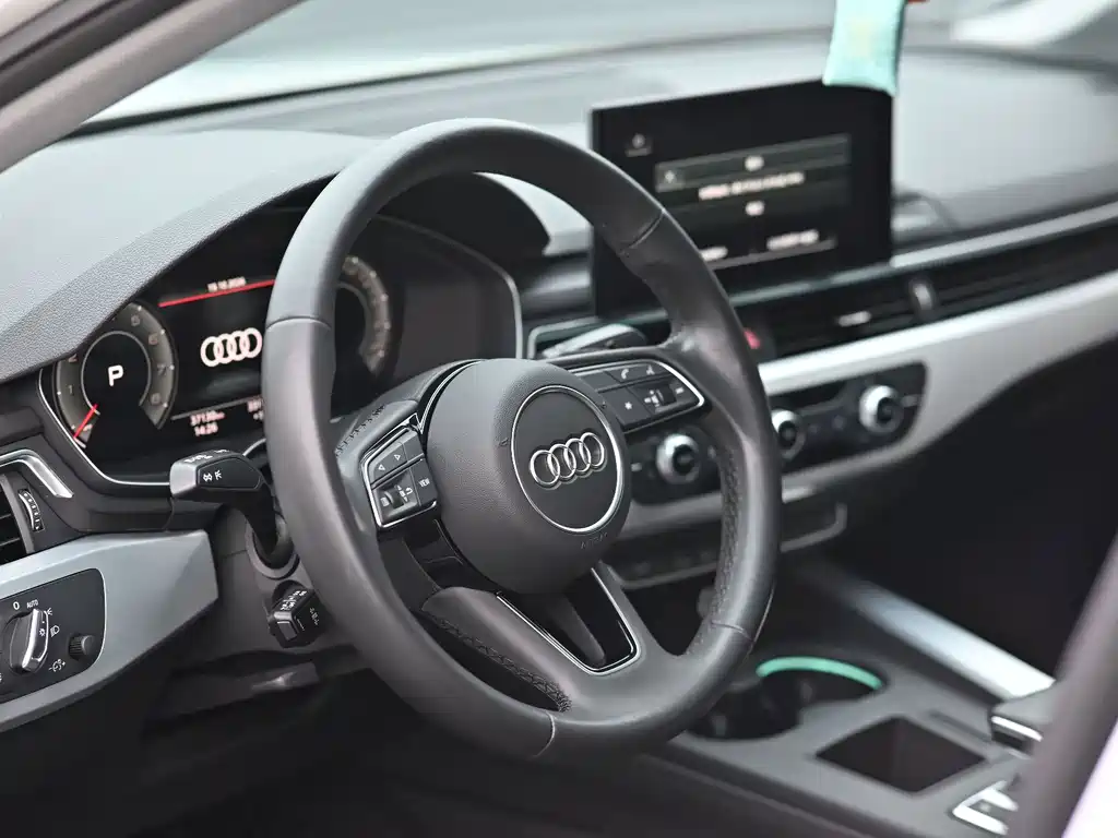 Audi A4L 2022 — фото 7