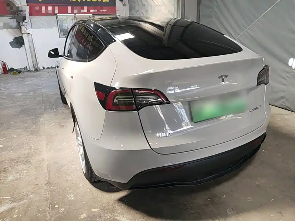 Tesla Model Y — миниатюра 5