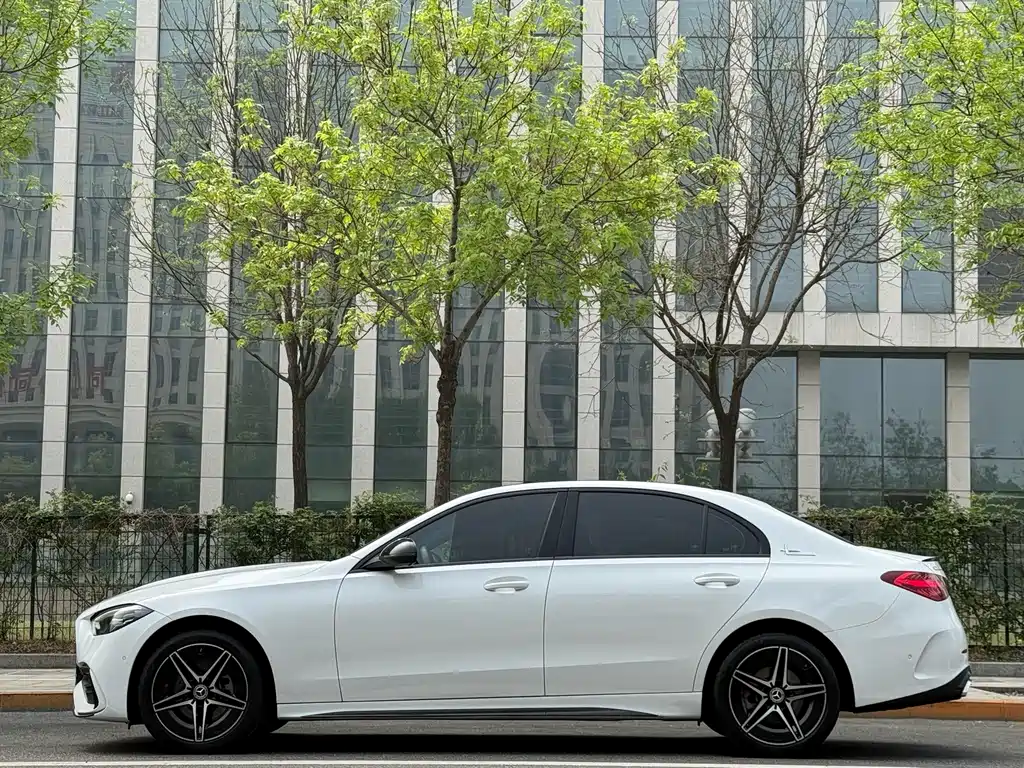 Mercedes-Benz C-Class — миниатюра 10