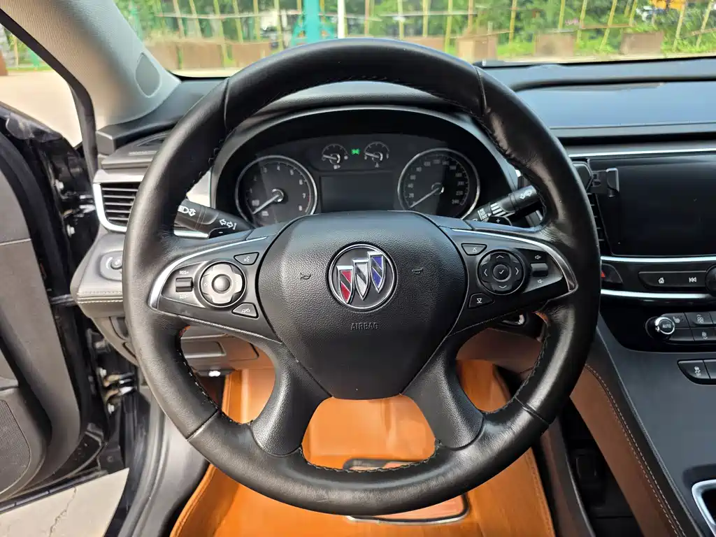 Buick LaCrosse — миниатюра 10