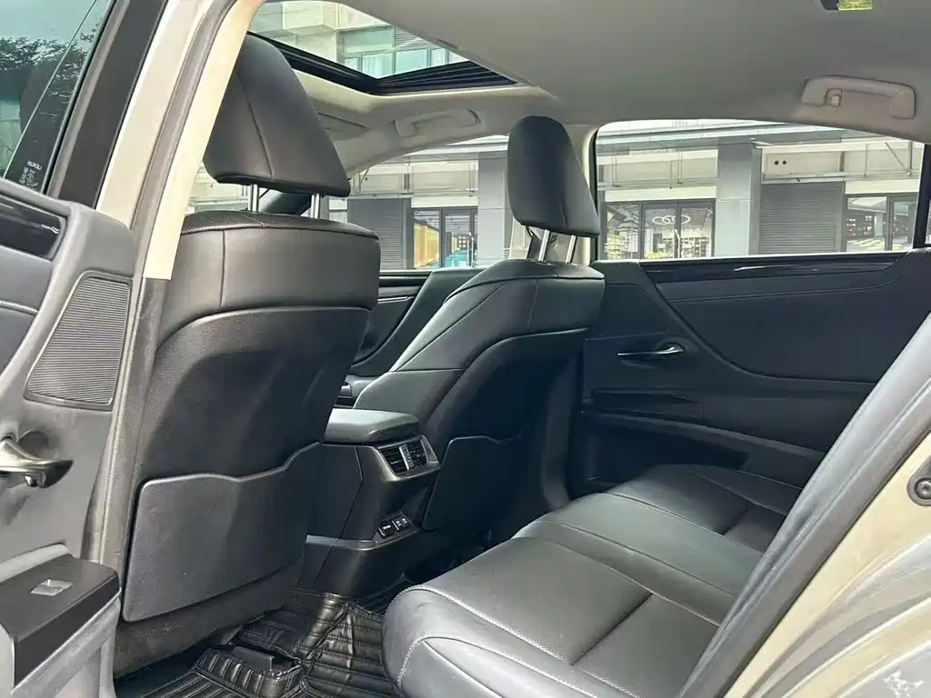 Lexus ES — миниатюра 7