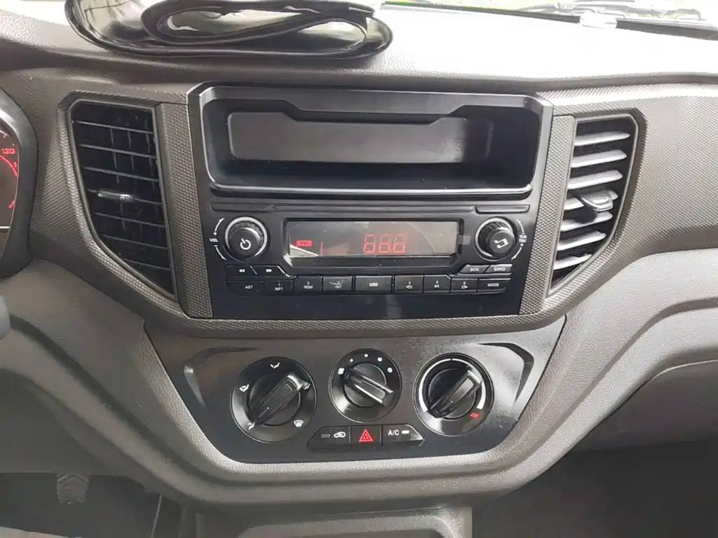 Wuling Hongguang V — миниатюра 13