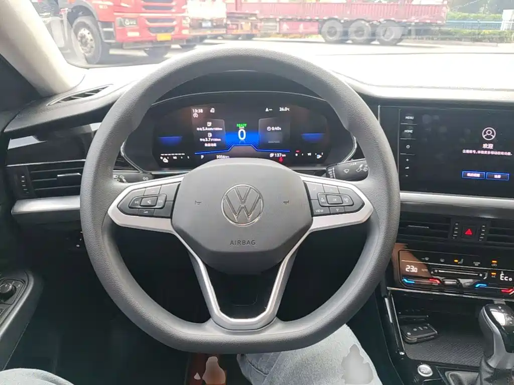 Volkswagen Passat PHEV — миниатюра 11