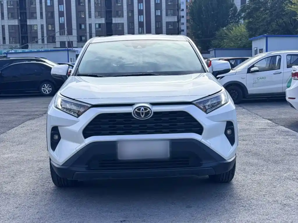 Toyota RAV4 — миниатюра 10