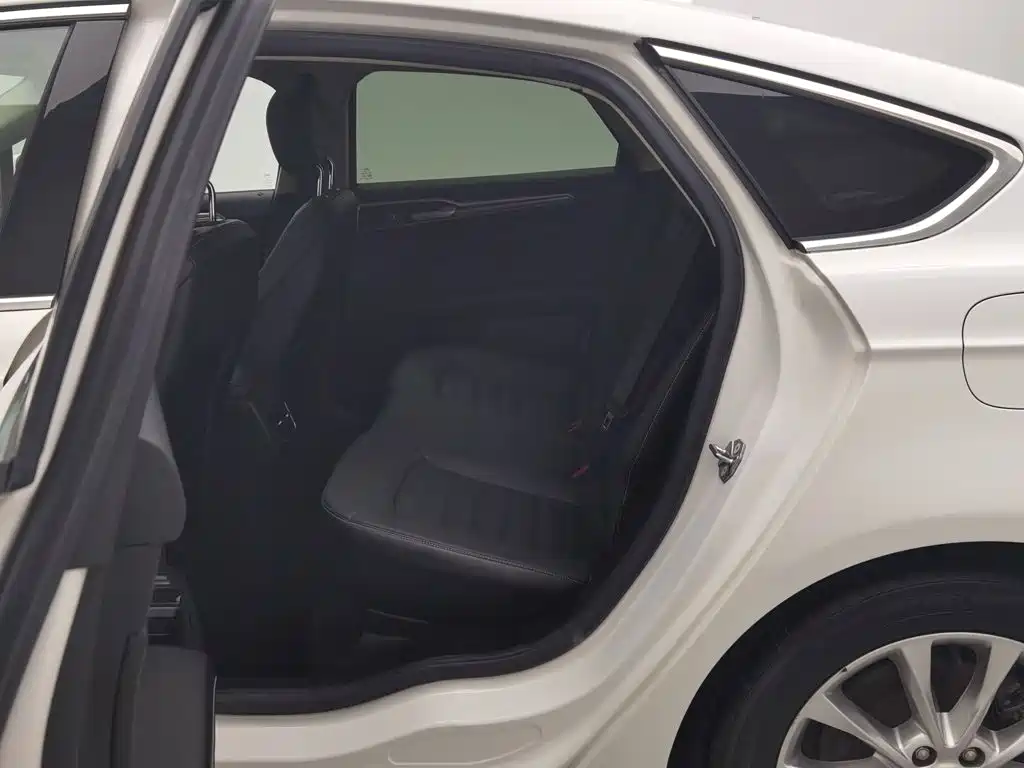 Ford Mondeo — миниатюра 15