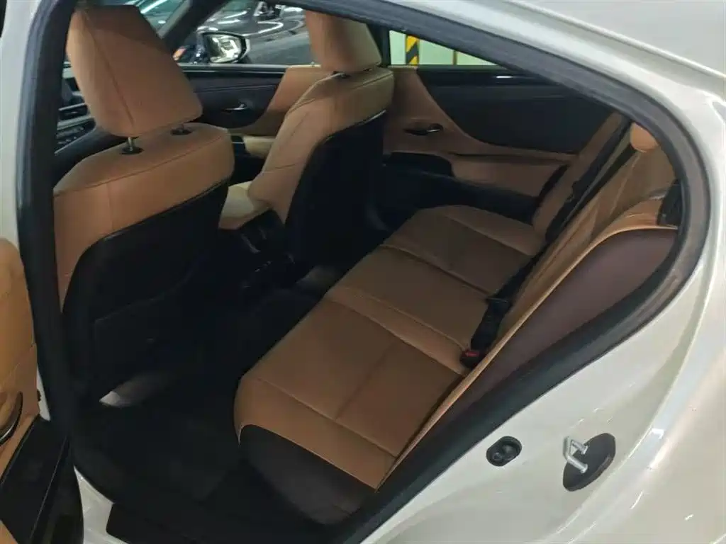 Lexus ES — фотографии объявления, Фото 11