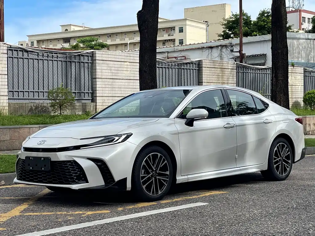 Toyota Camry 2026 2.0HS Sport