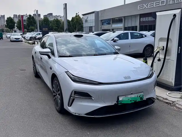2025 Geely Galaxy Xingyao 8