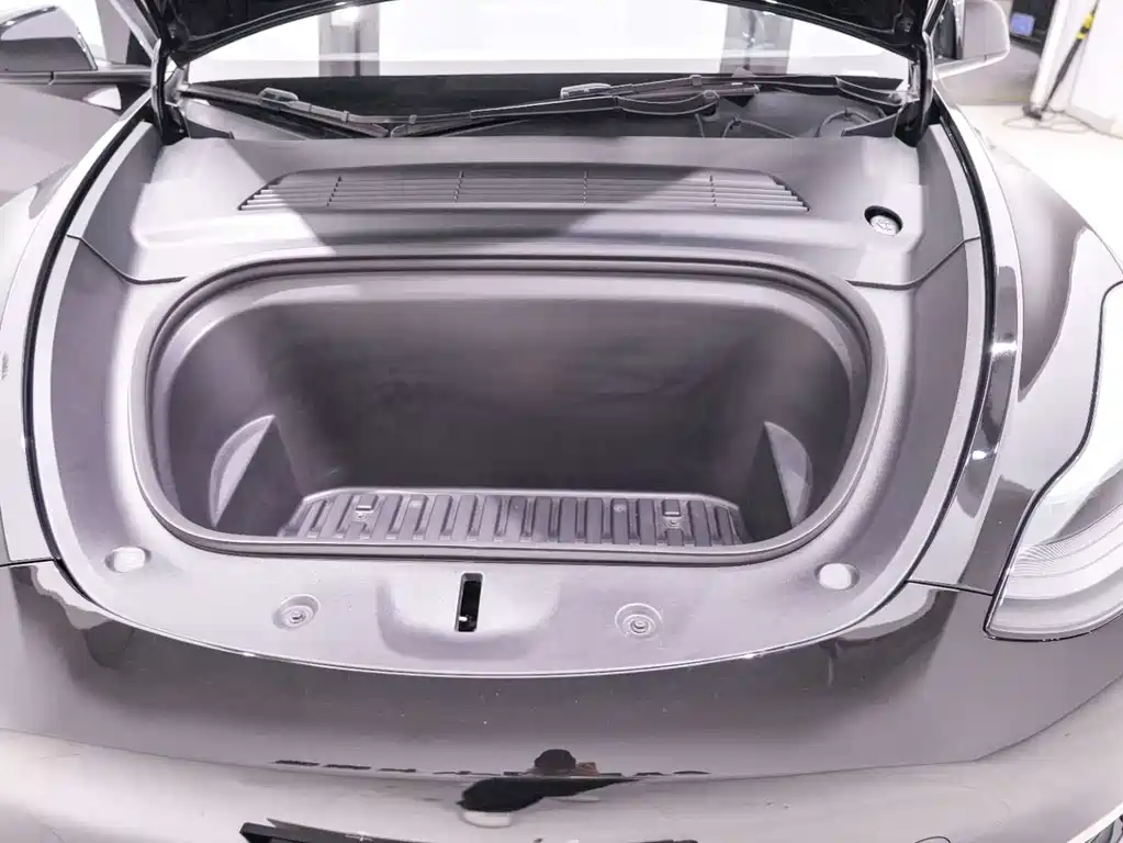 Tesla Model Y — миниатюра 23
