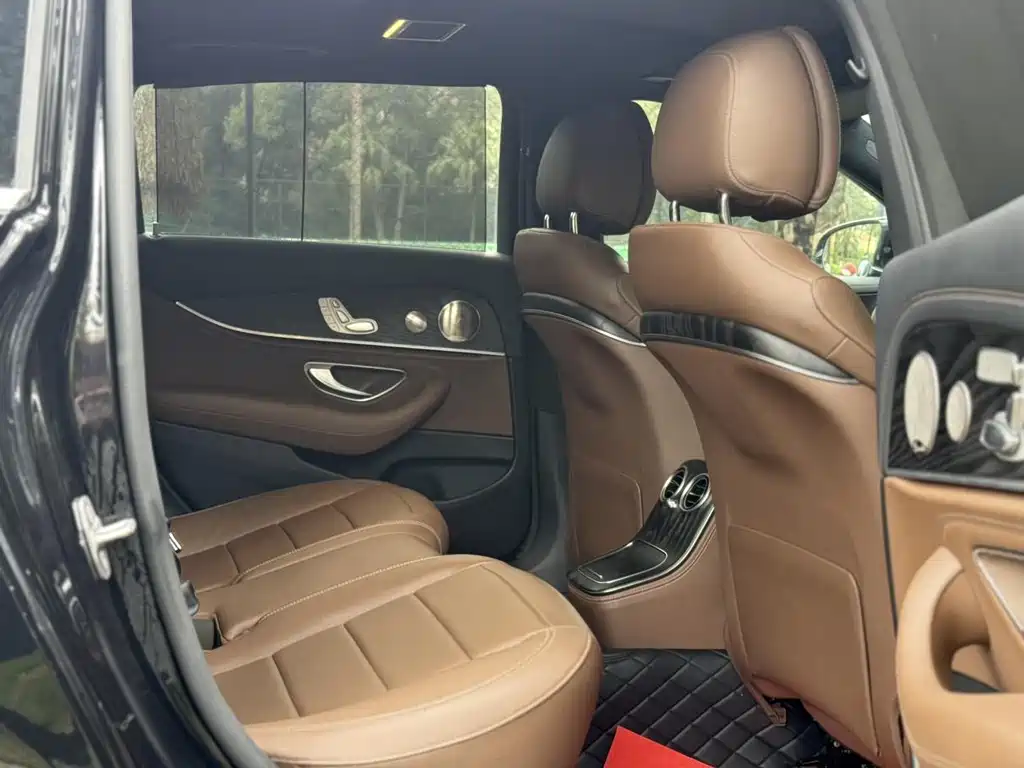 Mercedes-Benz E-Class — миниатюра 10