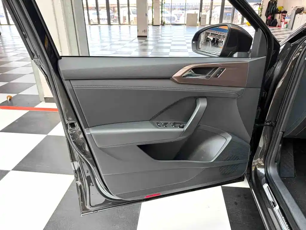 Volkswagen Tharu — миниатюра 6