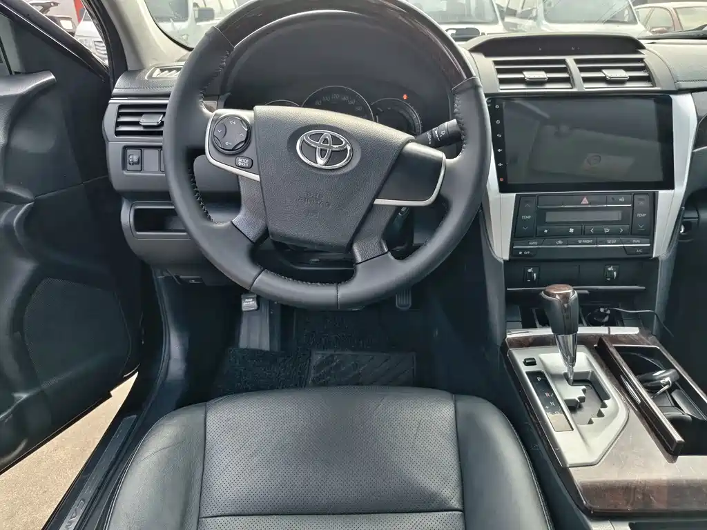 Toyota Camry — миниатюра 10