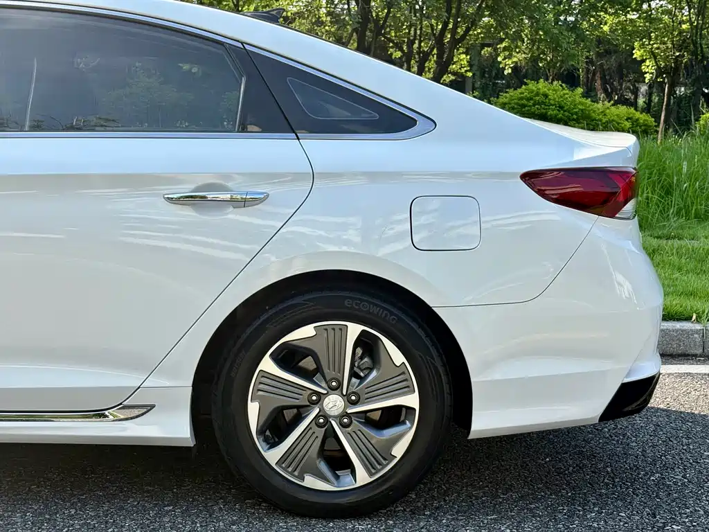 Hyundai Sonata PHEV — миниатюра 9