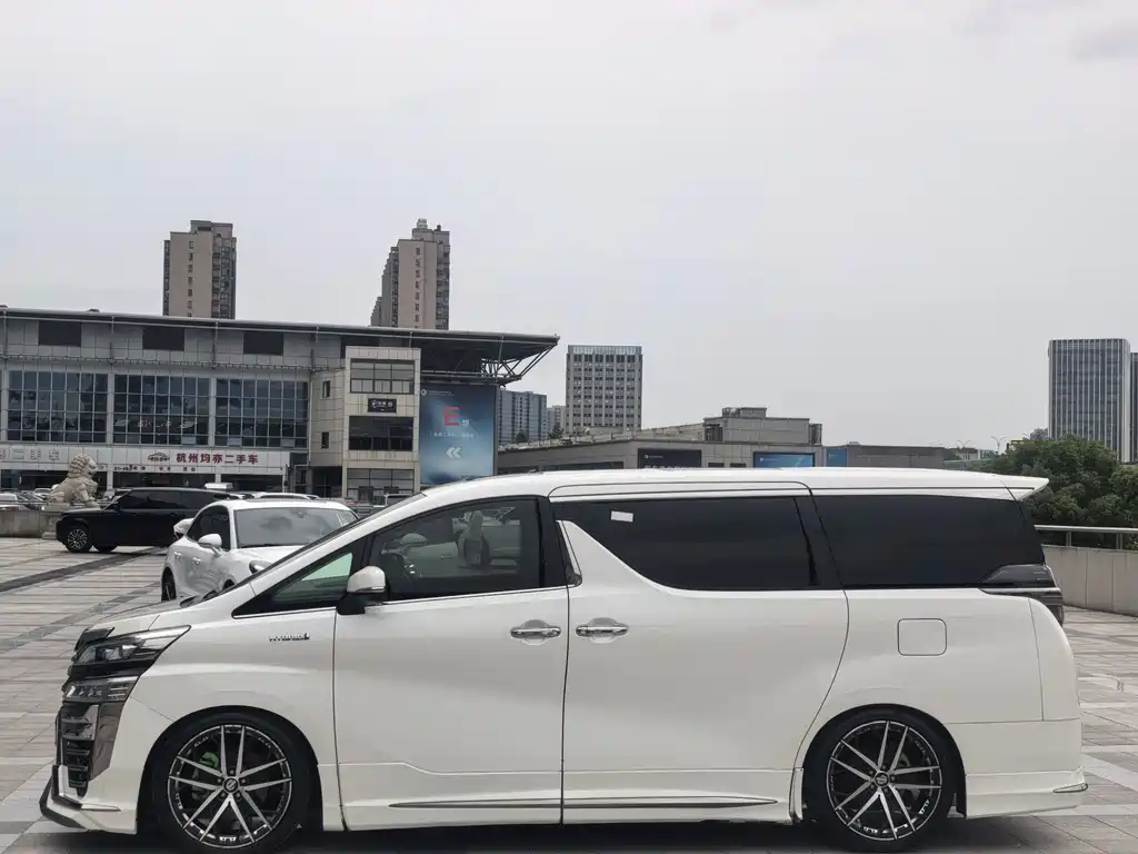 Toyota Vellfire 2019 2.5L HV Luxury