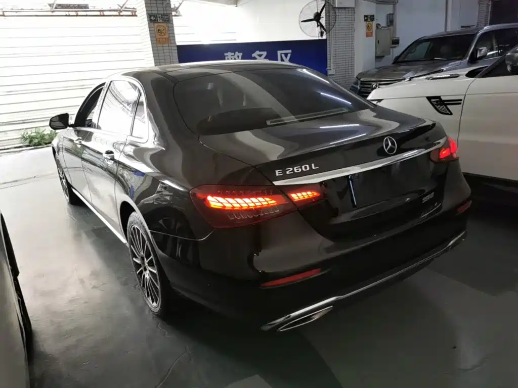 Mercedes-Benz E-Class — миниатюра 5