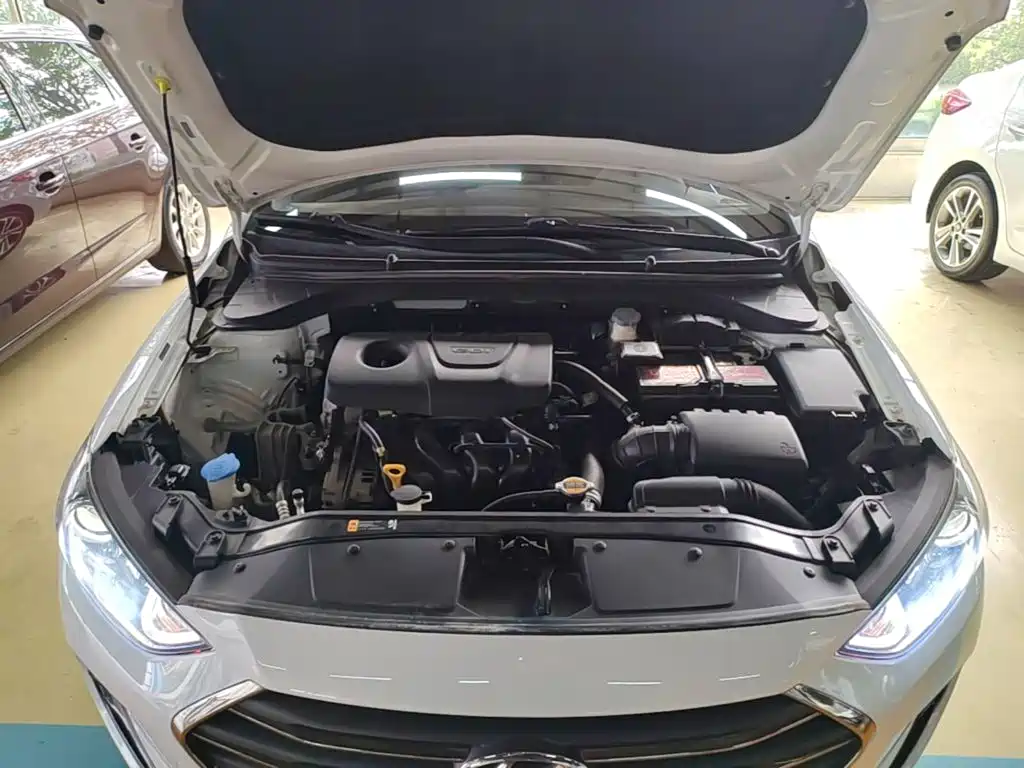 Hyundai Elantra — миниатюра 20