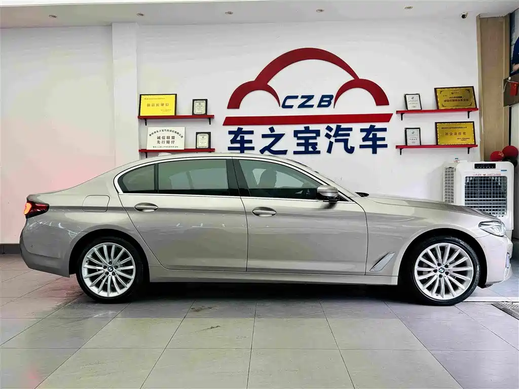 BMW 5 Series — миниатюра 9