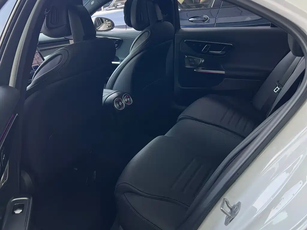 Mercedes-Benz C-Class — миниатюра 10