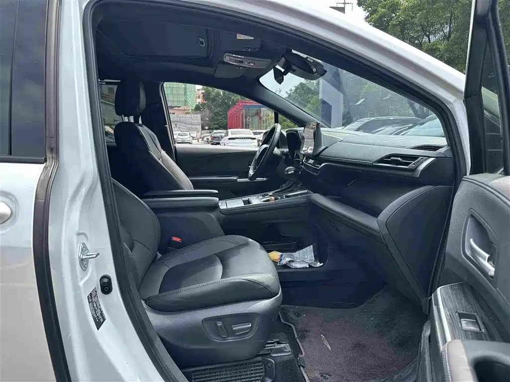 Toyota Sienna — миниатюра 12