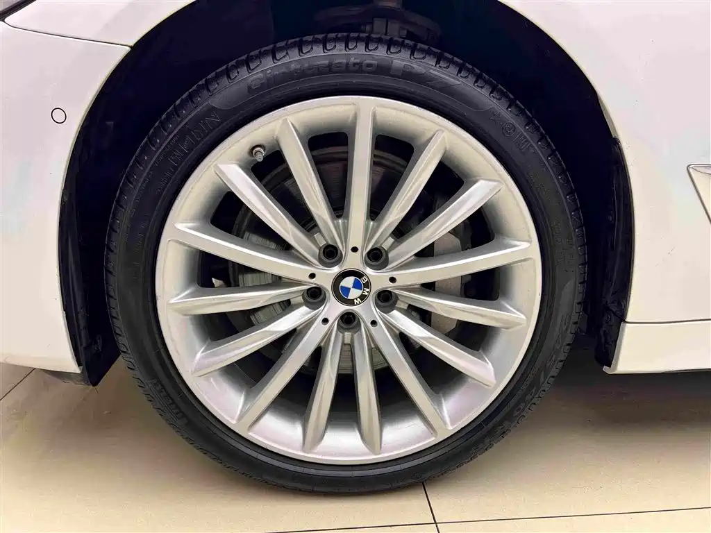BMW 5 Series — миниатюра 23