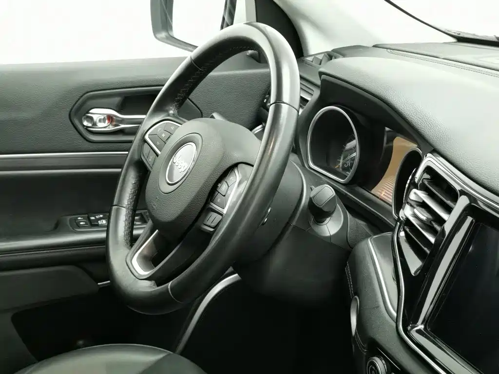 Jeep Grand Commander — миниатюра 22
