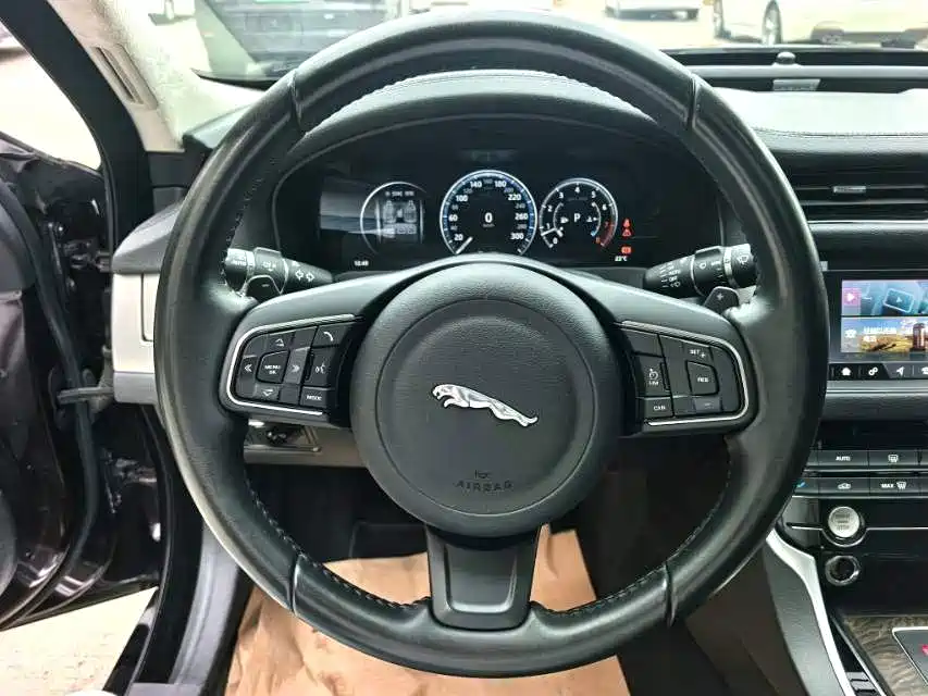 Jaguar XFL — миниатюра 6
