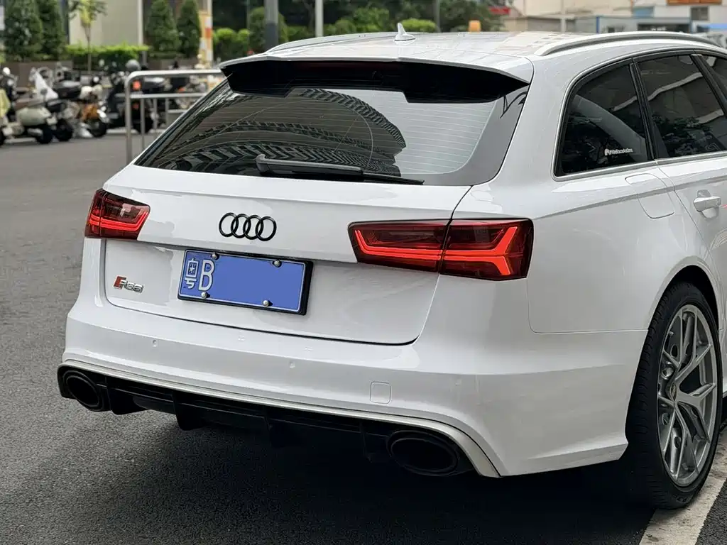 Audi RS 6 2016 RS 6 4.0T Avant