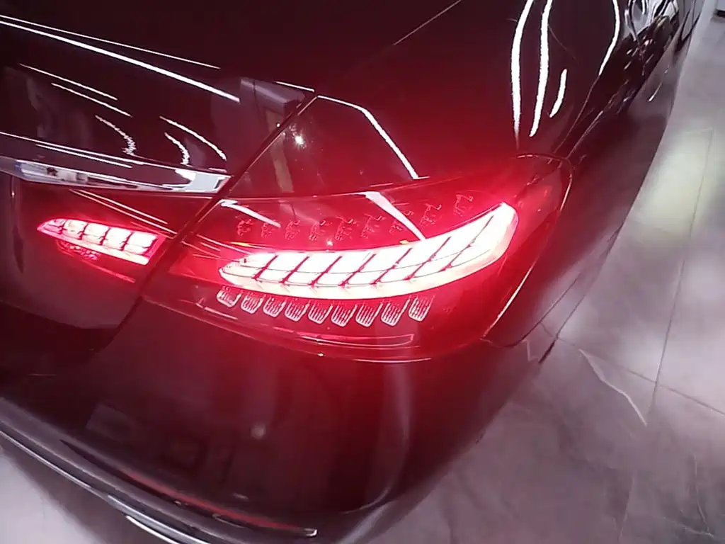 Mercedes-Benz E-Class — миниатюра 8