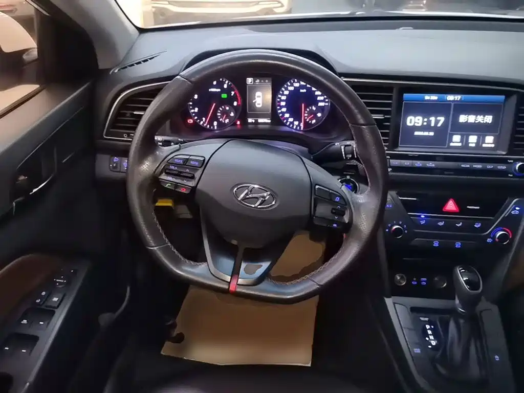 Hyundai Elantra — миниатюра 11