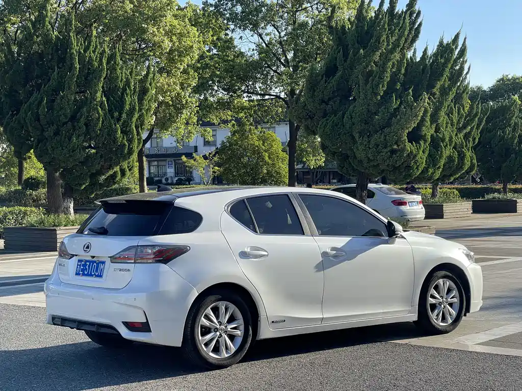 Lexus CT — миниатюра 17