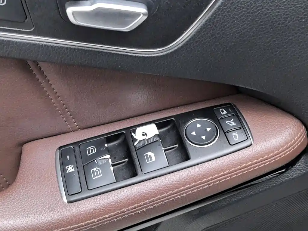 Mercedes-Benz E-Class — миниатюра 9