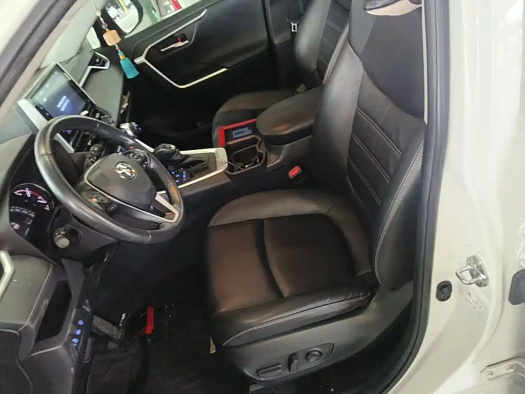 Toyota RAV4 — миниатюра 15