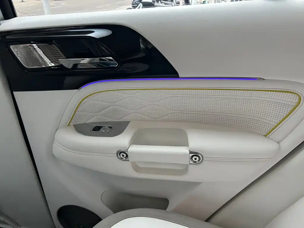 TANK CO CREATION TANK 300