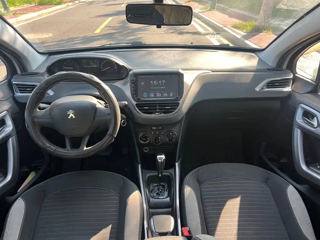 Peugeot 2008 — миниатюра 8