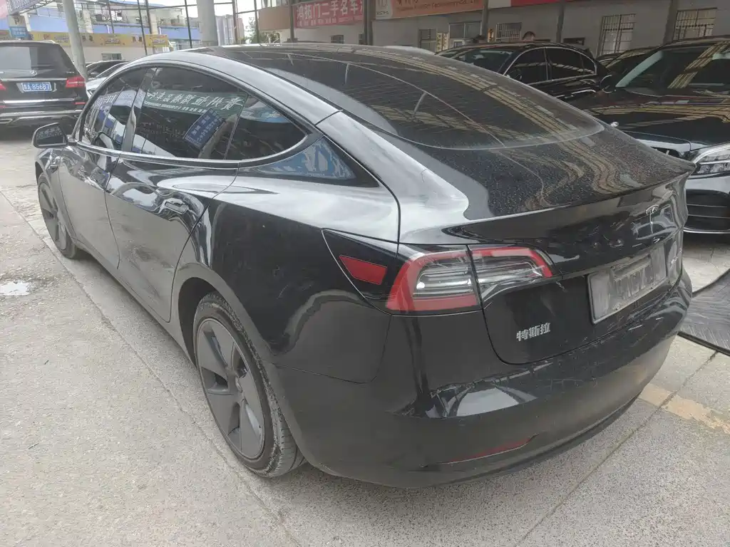 Tesla Model 3 — миниатюра 6
