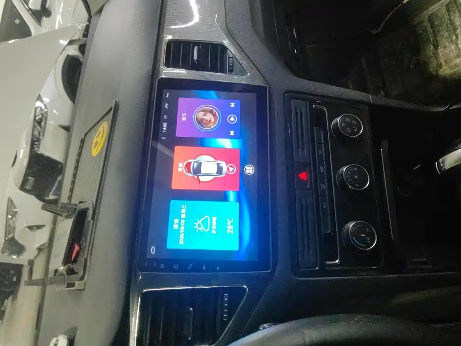 Volkswagen Golf Sportsvan — миниатюра 13