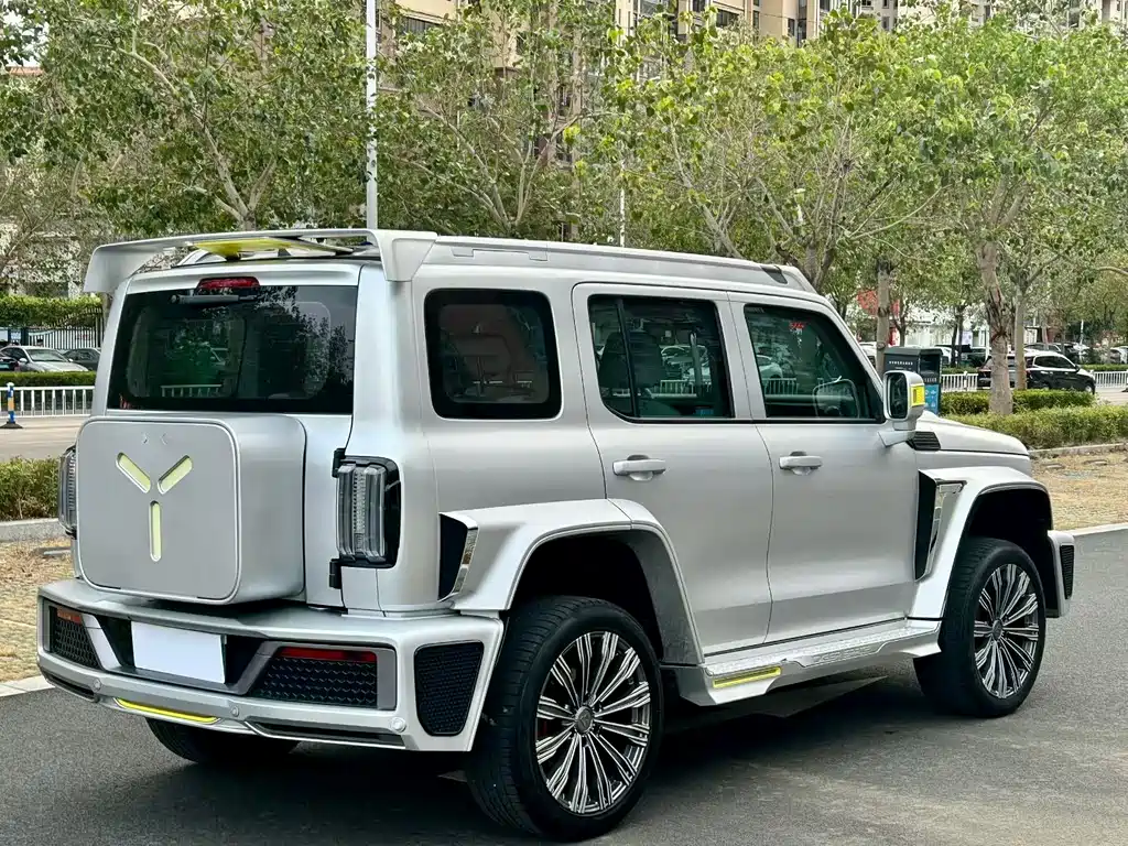 TANK CO CREATION TANK 300