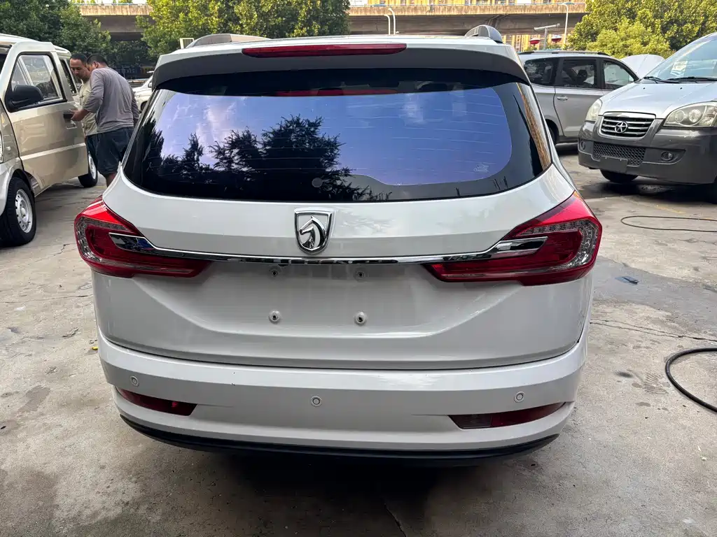 Baojun 310W — миниатюра 5