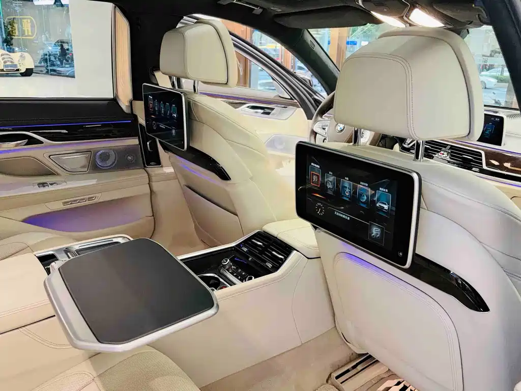 BMW 7 Series — миниатюра 23