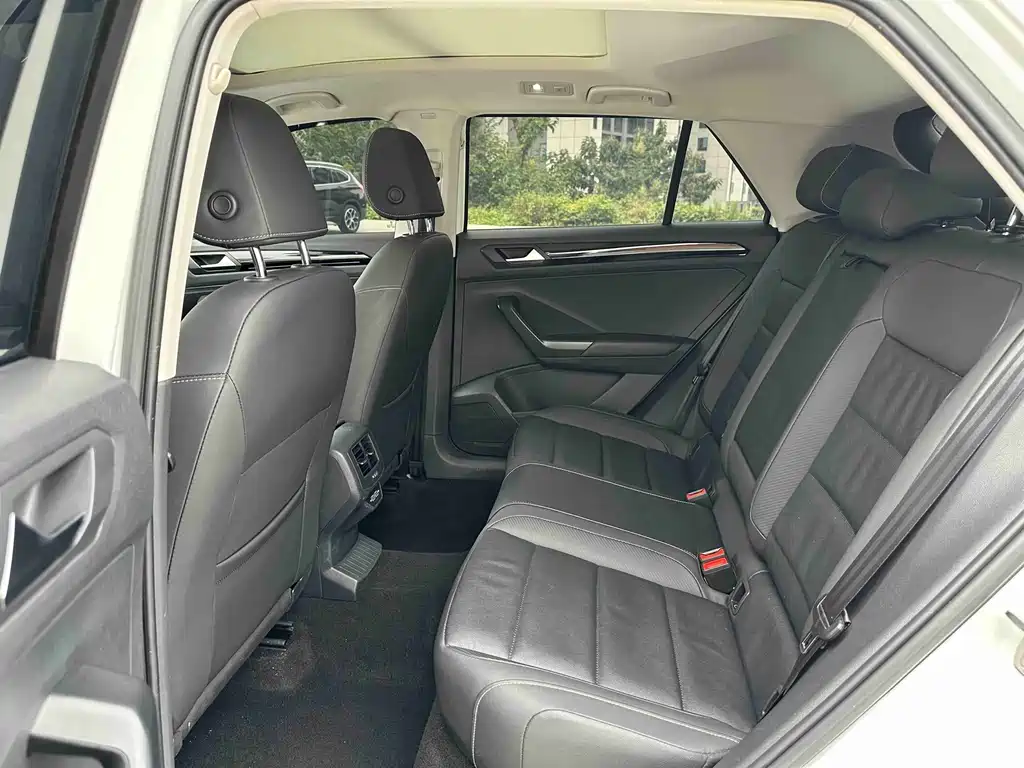 Volkswagen T-Roc — миниатюра 10