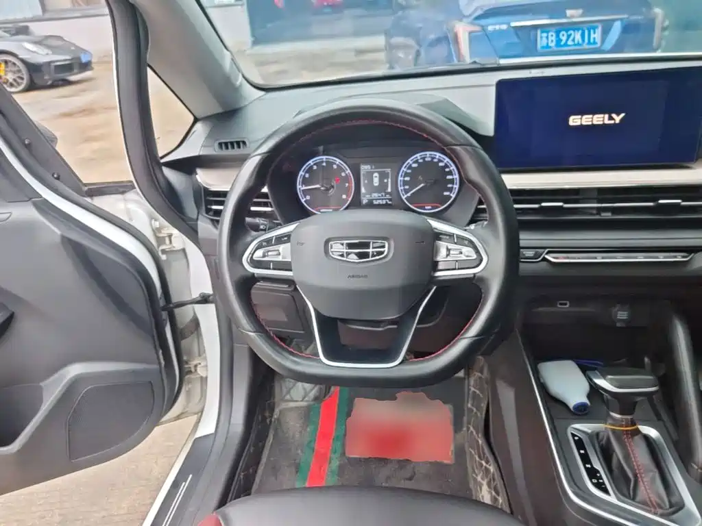 Geely Vision X3 — миниатюра 11