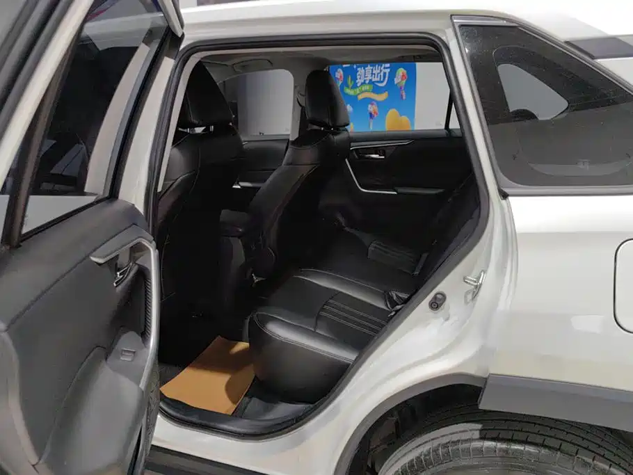 Toyota RAV4 — миниатюра 11