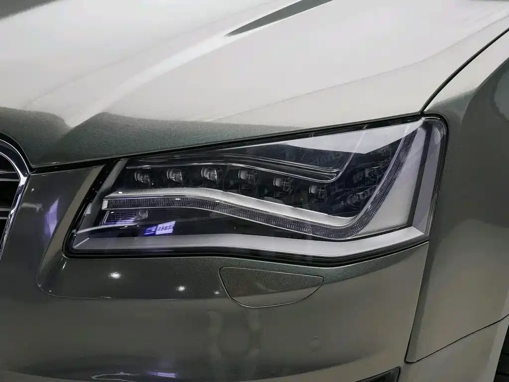 Audi S8 — миниатюра 4