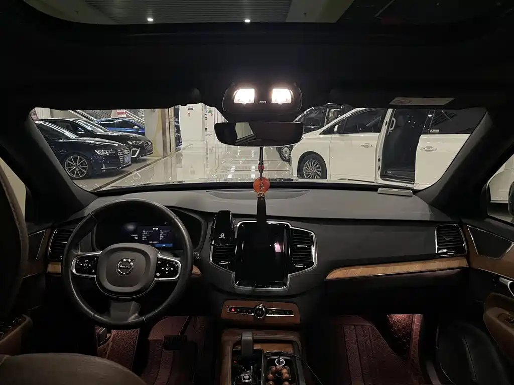 Volvo XC90 — миниатюра 5