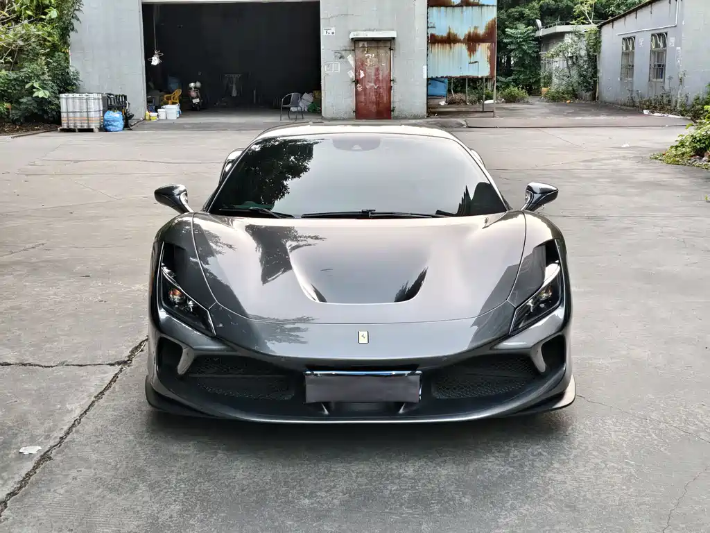 FERRARI F8