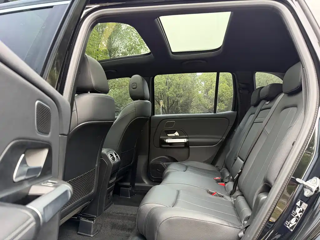 Mercedes-Benz GLB — миниатюра 13